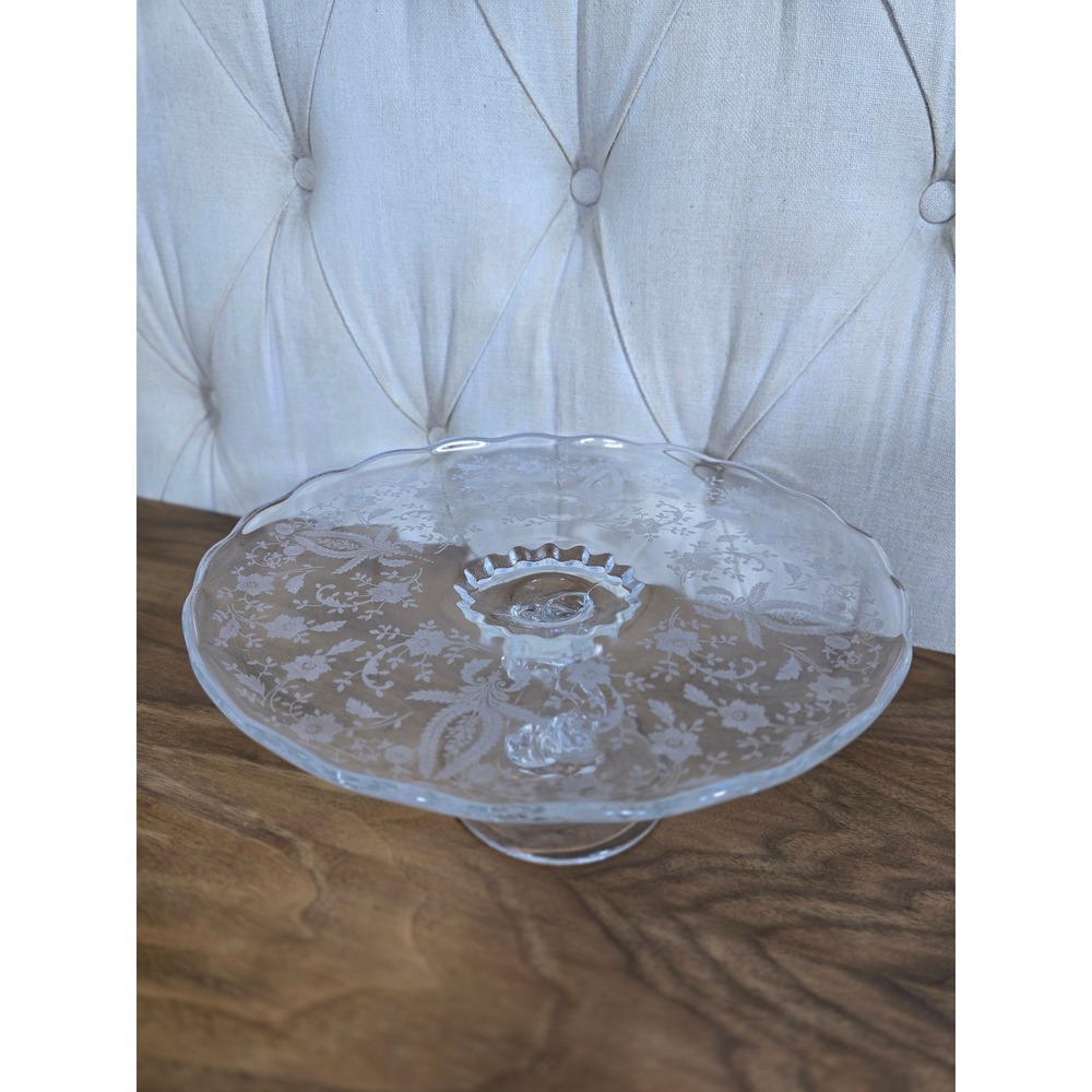 Elegant etched glass pedestal cake stand floral pattern - Picture 2 of 5